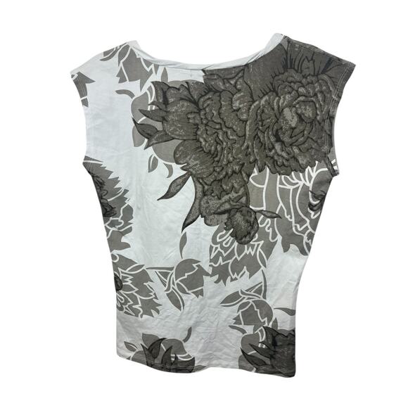 T-shirt Women’s Black White Rose Studded Small Graphic Y2K V-neck Leo Guy 90s - Picture 11 of 11